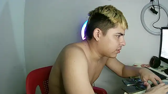 Snapshot of CARKIS-69 chatting on January 21, 2025, 7:04 am CARKIS-69 online show from January 21, 2025, 7:04 am