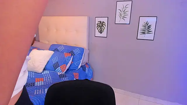 Snapshot of Maia_W10 chatting on November 8, 2025, 12:31 pm Maia W10 online show from November 8, 2025, 12:31 pm