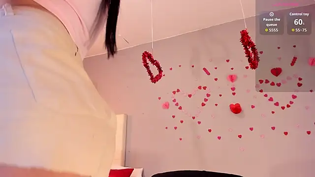 Snapshot of Maia_W10 chatting on February 20, 2026, 12:18 pm Maia W10 online show from February 20, 2026, 12:18 pm