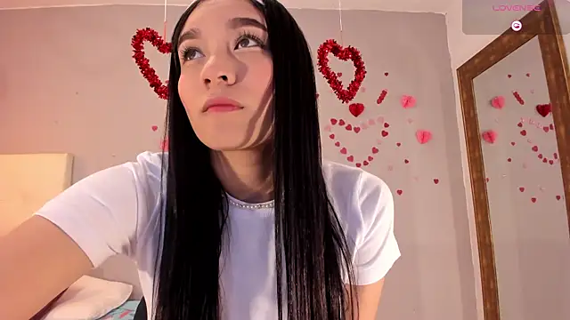 Snapshot of Maia_W10 chatting on February 19, 2026, 12:13 pm Maia W10 online show from February 19, 2026, 12:13 pm