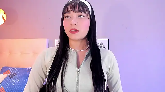 Snapshot of Maia_W10 chatting on November 7, 2025, 12:21 pm Maia W10 online show from November 7, 2025, 12:21 pm