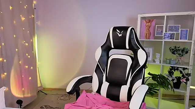 MelissaLovvv online show from February 27, 2026, 4:45 am