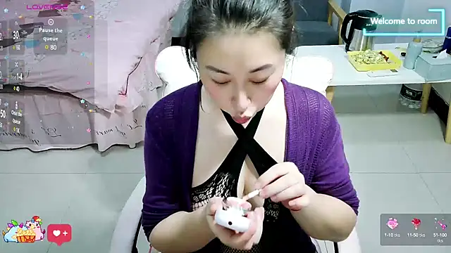 Snapshot of Fringya chatting on February 9, 2025, 9:47 am Fringya online show from February 9, 2025, 9:47 am