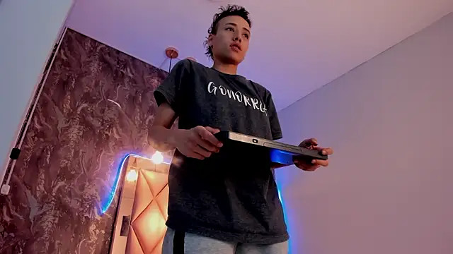 megan 100 online show from March 1, 2025, 7:04 pm