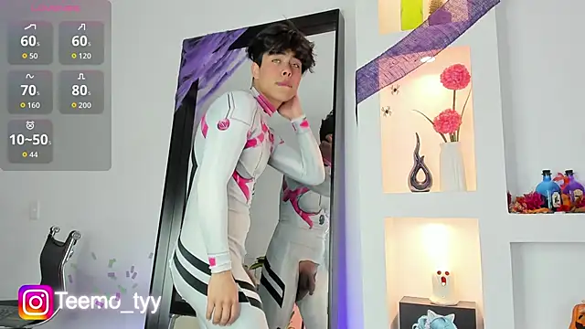 teemotwink online show from October 19, 2025, 10:12 pm