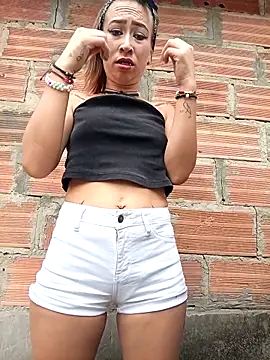 samy-blonde online show from May 25, 2026, 7:45 pm