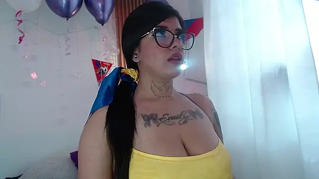 evelingjoyy online show from July 3, 2026, 4:24 pm