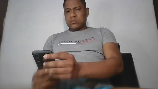 Snapshot of latinblack01 chatting on October 27, 2025, 4:46 am latinblack01 online show from October 27, 2025, 4:46 am
