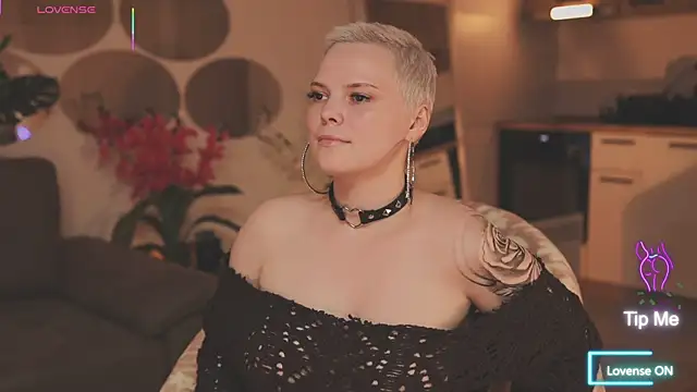 LikaBerry1 online show from October 28, 2025, 2:49 pm