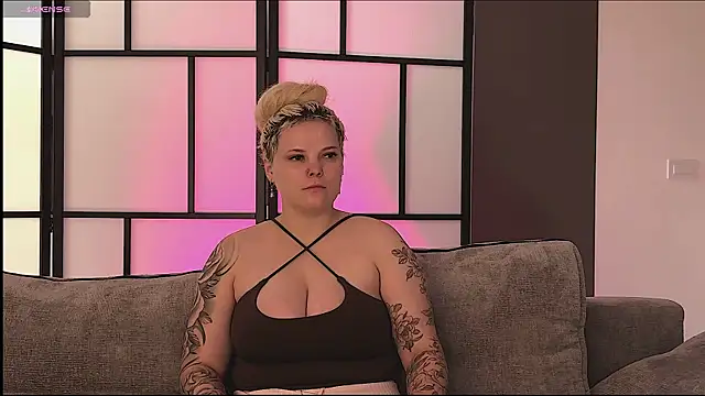 Snapshot of LikaBerry1 chatting on June 30, 2026, 9:31 am LikaBerry1 online show from June 30, 2026, 9:31 am