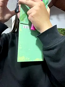 Snapshot of angel_natural chatting on October 28, 2025, 5:23 pm angel natural online show from October 28, 2025, 5:23 pm