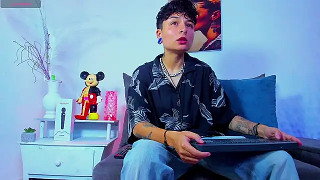 Snapshot of ZuryRamirez_ chatting on January 18, 2025, 6:10 pm ZuryRamirez online show from January 18, 2025, 6:10 pm