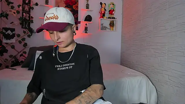 ZuryRamirez  online show from October 24, 2025, 9:14 pm