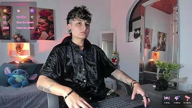 ZuryRamirez  online show from November 26, 2025, 8:42 pm