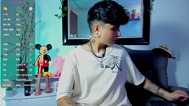 Snapshot of ZuryRamirez_ chatting on January 12, 2025, 7:53 pm ZuryRamirez online show from January 12, 2025, 7:53 pm