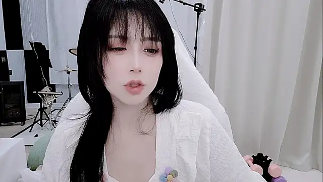 Vaness-a online show from May 16, 2026, 1:04 am