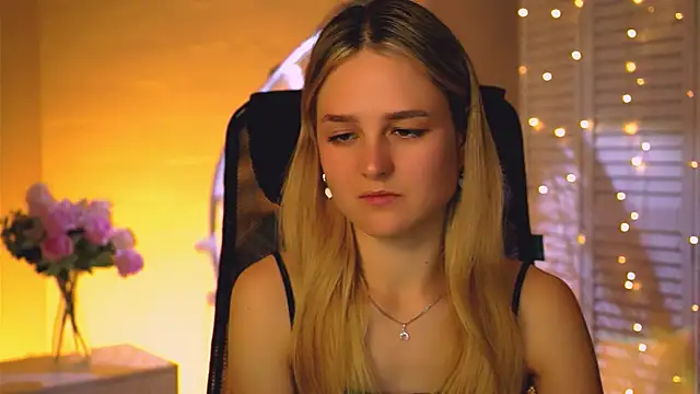 DeboraLarson online show from October 13, 2025, 3:30 am