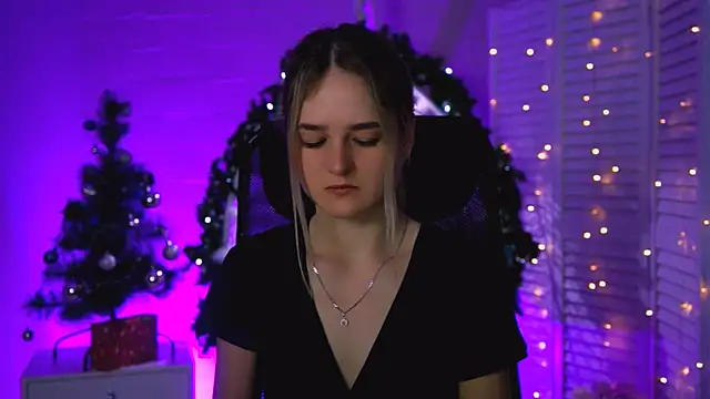 DeboraLarson online show from December 23, 2025, 3:17 am