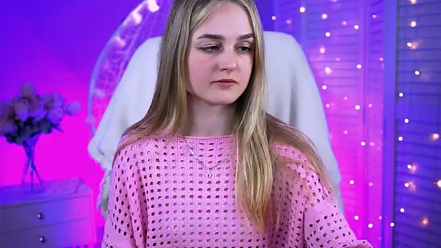 DeboraLarson online show from March 19, 2025, 7:18 am