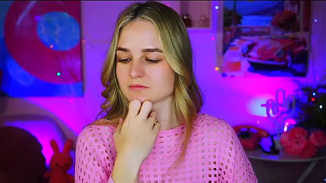 DeboraLarson online show from March 18, 2025, 9:34 am