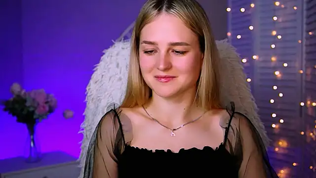 DeboraLarson online show from October 7, 2025, 5:52 am