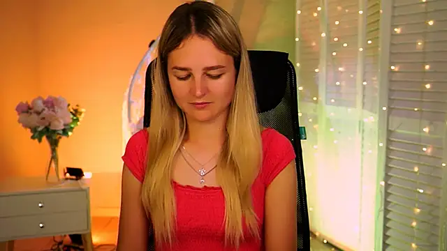 DeboraLarson online show from June 5, 2026, 3:11 am