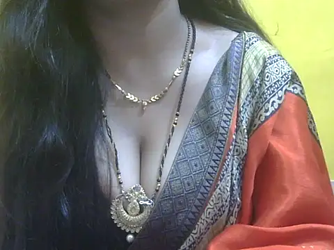 HOT-SEEMAA online show from May 31, 2026, 6:09 pm