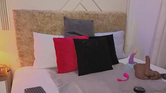 ashley  foxx  online show from April 11, 2026, 1:59 pm