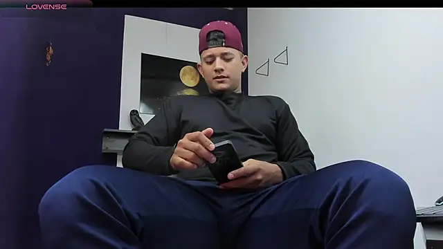 Marcos garcias online show from March 17, 2025, 9:33 am