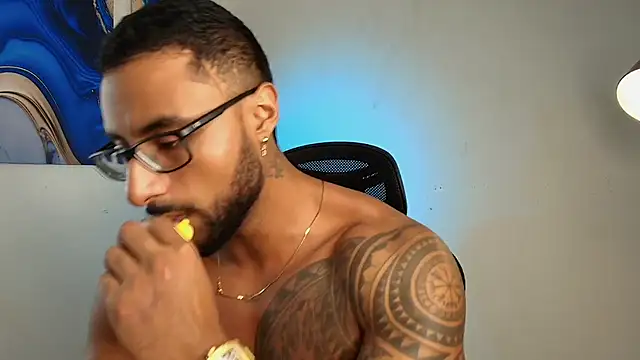 LiamGarcia1 online show from February 10, 2026, 2:38 pm