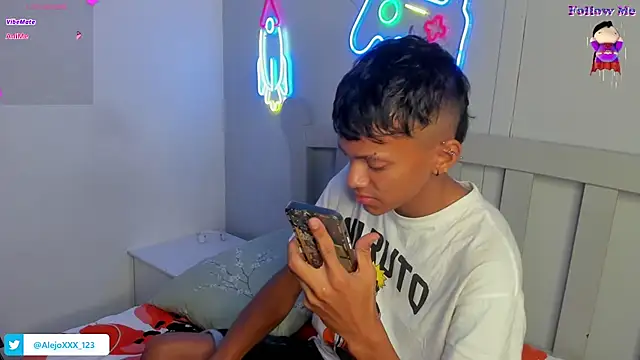 loistwink  online show from October 9, 2025, 6:36 am