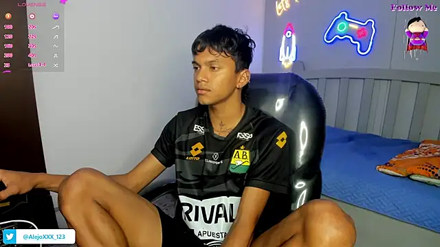 loistwink  online show from November 25, 2025, 3:51 am