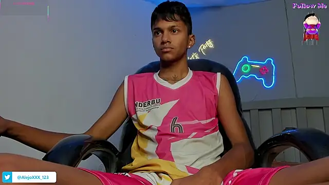 loistwink  online show from September 15, 2025, 2:34 am