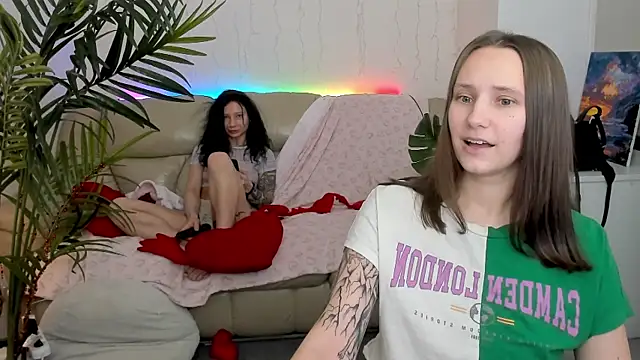 Snapshot of HotCaramellsTV chatting on March 2, 2025, 12:58 pm HotCaramellsTV online show from March 2, 2025, 12:58 pm