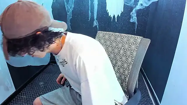 Snapshot of Kerverr_ chatting on October 28, 2025, 2:38 pm Kerverr online show from October 28, 2025, 2:38 pm