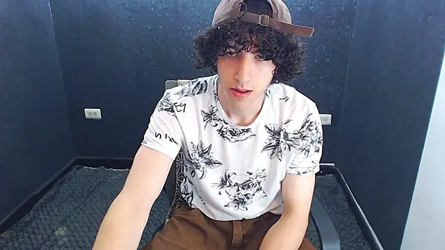 Snapshot of Kerverr_ chatting on November 15, 2025, 2:32 pm Kerverr online show from November 15, 2025, 2:32 pm