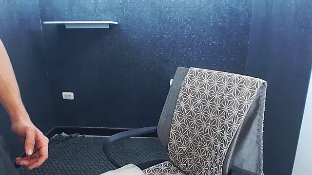 Snapshot of Kerverr_ chatting on November 27, 2025, 2:17 pm Kerverr online show from November 27, 2025, 2:17 pm