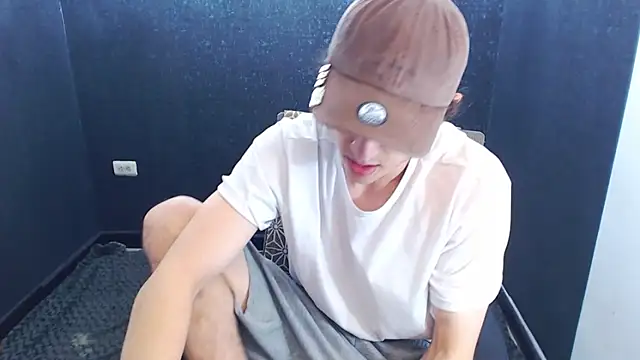 Snapshot of Kerverr_ chatting on November 8, 2025, 3:48 pm Kerverr online show from November 8, 2025, 3:48 pm