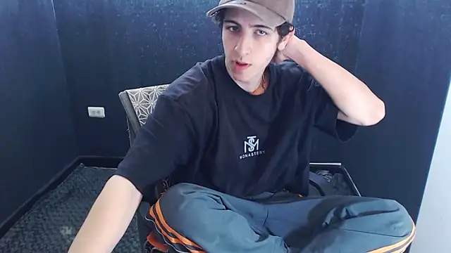 Snapshot of Kerverr_ chatting on November 10, 2025, 2:22 pm Kerverr online show from November 10, 2025, 2:22 pm