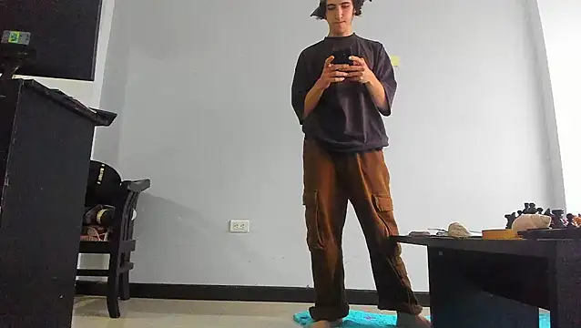 Snapshot of Kerverr_ chatting on October 24, 2025, 6:07 pm Kerverr online show from October 24, 2025, 6:07 pm