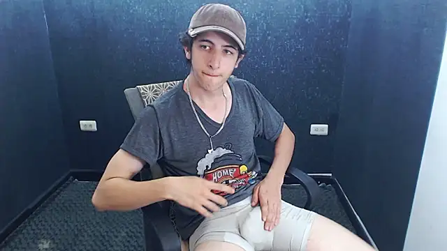 Snapshot of Kerverr_ chatting on November 19, 2025, 7:03 pm Kerverr online show from November 19, 2025, 7:03 pm