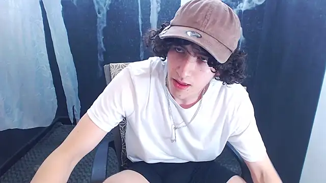 Snapshot of Kerverr_ chatting on October 31, 2025, 2:57 pm Kerverr online show from October 31, 2025, 2:57 pm