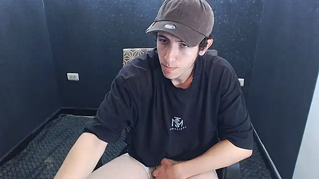 Snapshot of Kerverr_ chatting on November 14, 2025, 7:50 pm Kerverr online show from November 14, 2025, 7:50 pm