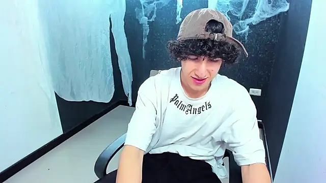 Snapshot of Kerverr_ chatting on October 11, 2025, 8:21 pm Kerverr online show from October 11, 2025, 8:21 pm