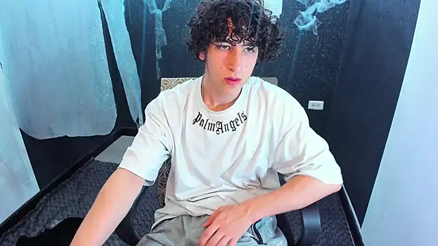 Snapshot of Kerverr_ chatting on October 16, 2025, 12:08 am Kerverr online show from October 16, 2025, 12:08 am