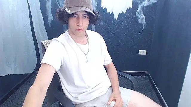 Snapshot of Kerverr_ chatting on November 1, 2025, 4:45 pm Kerverr online show from November 1, 2025, 4:45 pm