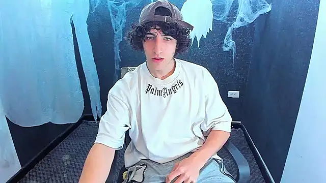 Snapshot of Kerverr_ chatting on October 30, 2025, 1:31 pm Kerverr online show from October 30, 2025, 1:31 pm