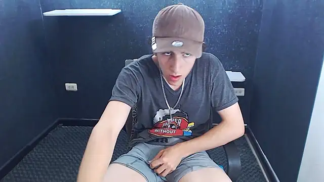 Snapshot of Kerverr_ chatting on November 20, 2025, 8:31 pm Kerverr online show from November 20, 2025, 8:31 pm