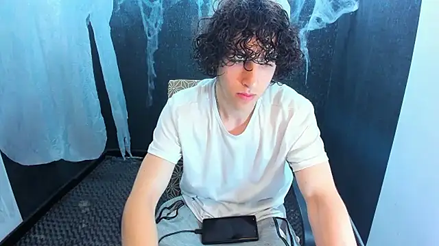 Snapshot of Kerverr_ chatting on October 27, 2025, 2:51 pm Kerverr online show from October 27, 2025, 2:51 pm