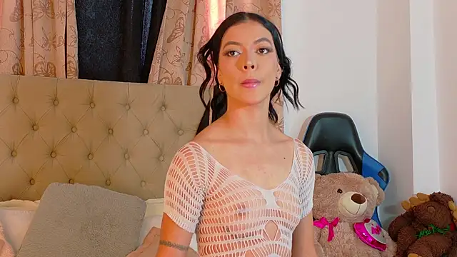 GeorginaHills online show from October 23, 2025, 9:57 pm